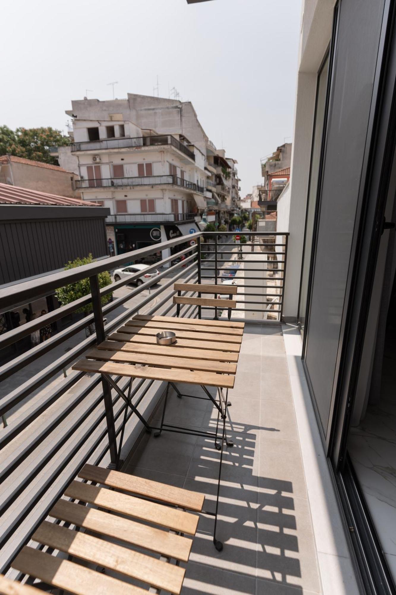 לריסה Δ17 Suites & Apartments מראה חיצוני תמונה